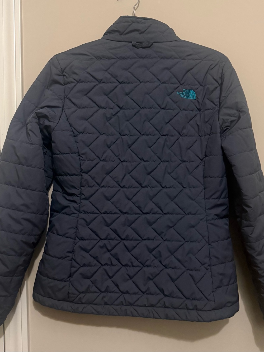 The North Face Tamburello Quilted Jacket in Charcoal Gray with Teal Accents - Picture 4 of 4